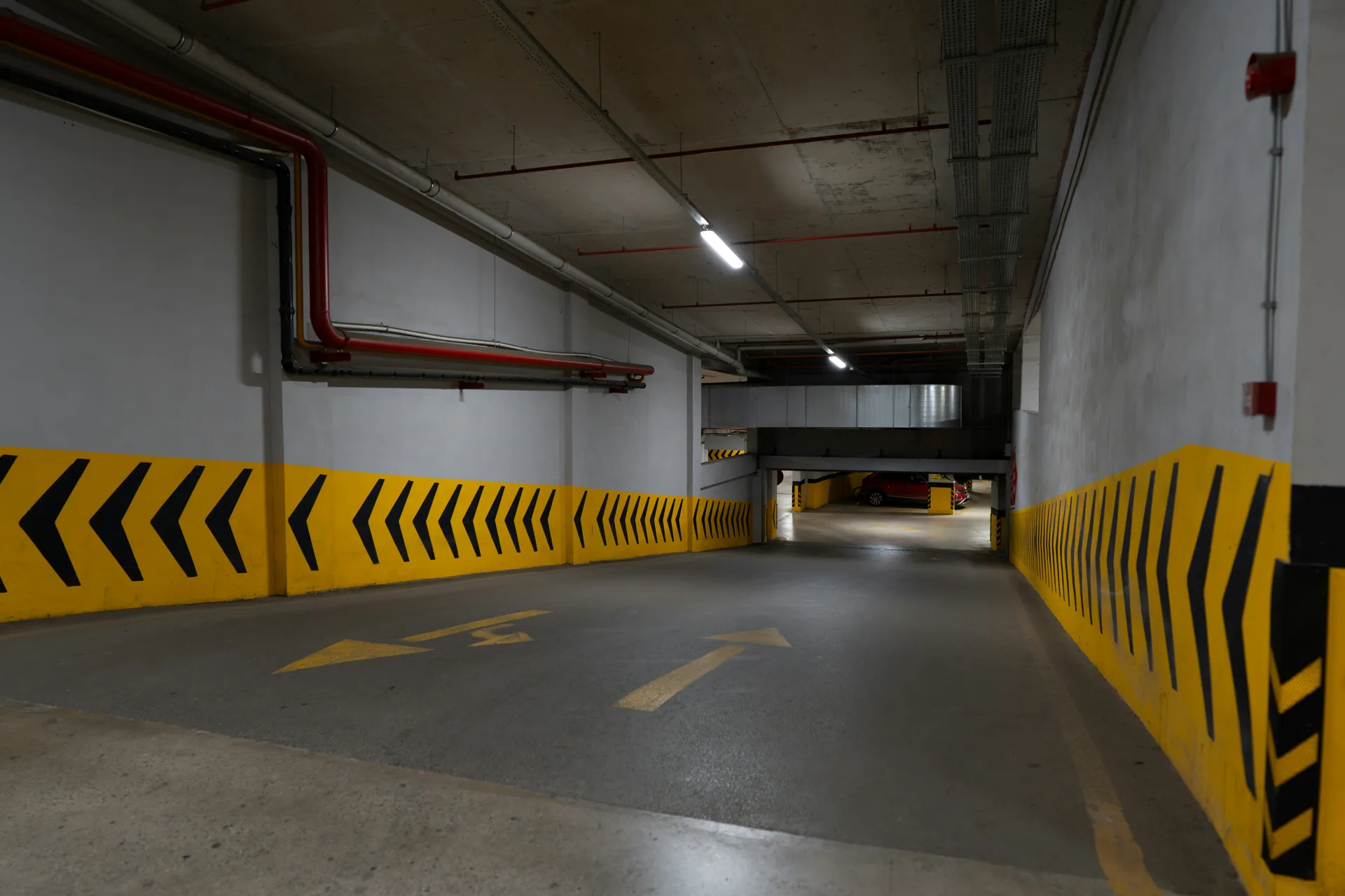 concrete parking structure ramp in Gatineau