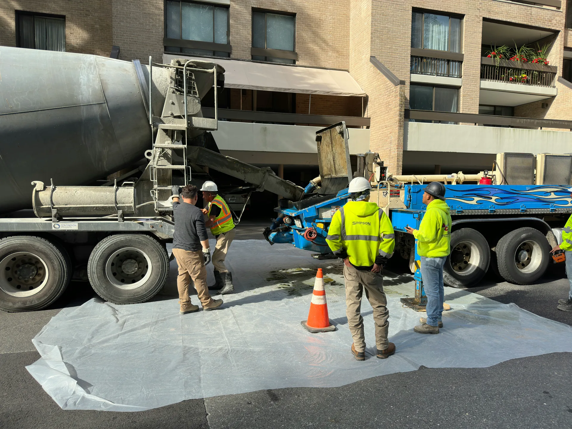 concrete pour for a commercial retaining wall in Gatineau