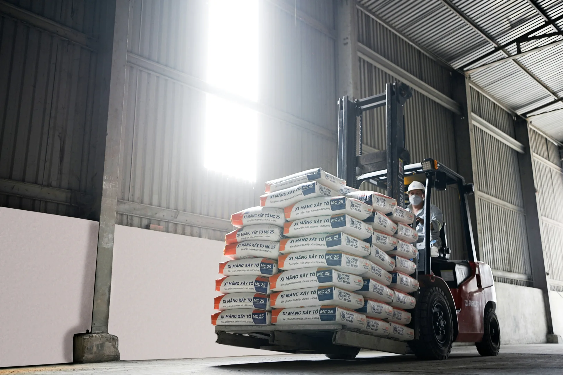 finished joint filling across a Gatineau warehouse floor