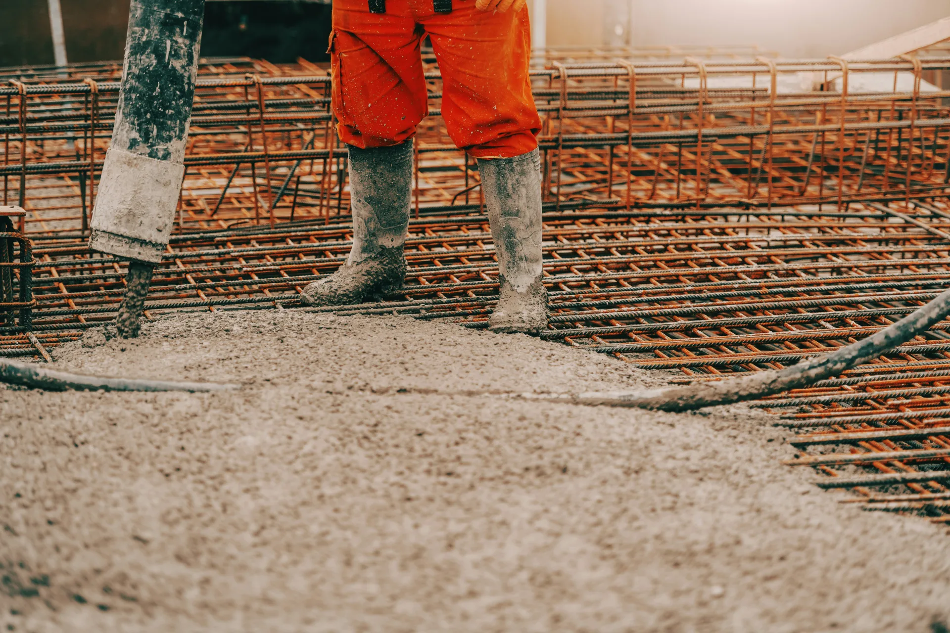 concrete pump operator placing concrete with a coiled hose in Gatineau