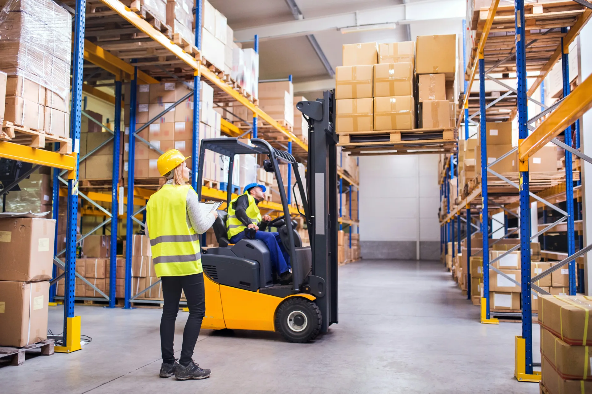 forklift on a finished warehouse concrete floor in Gatineau