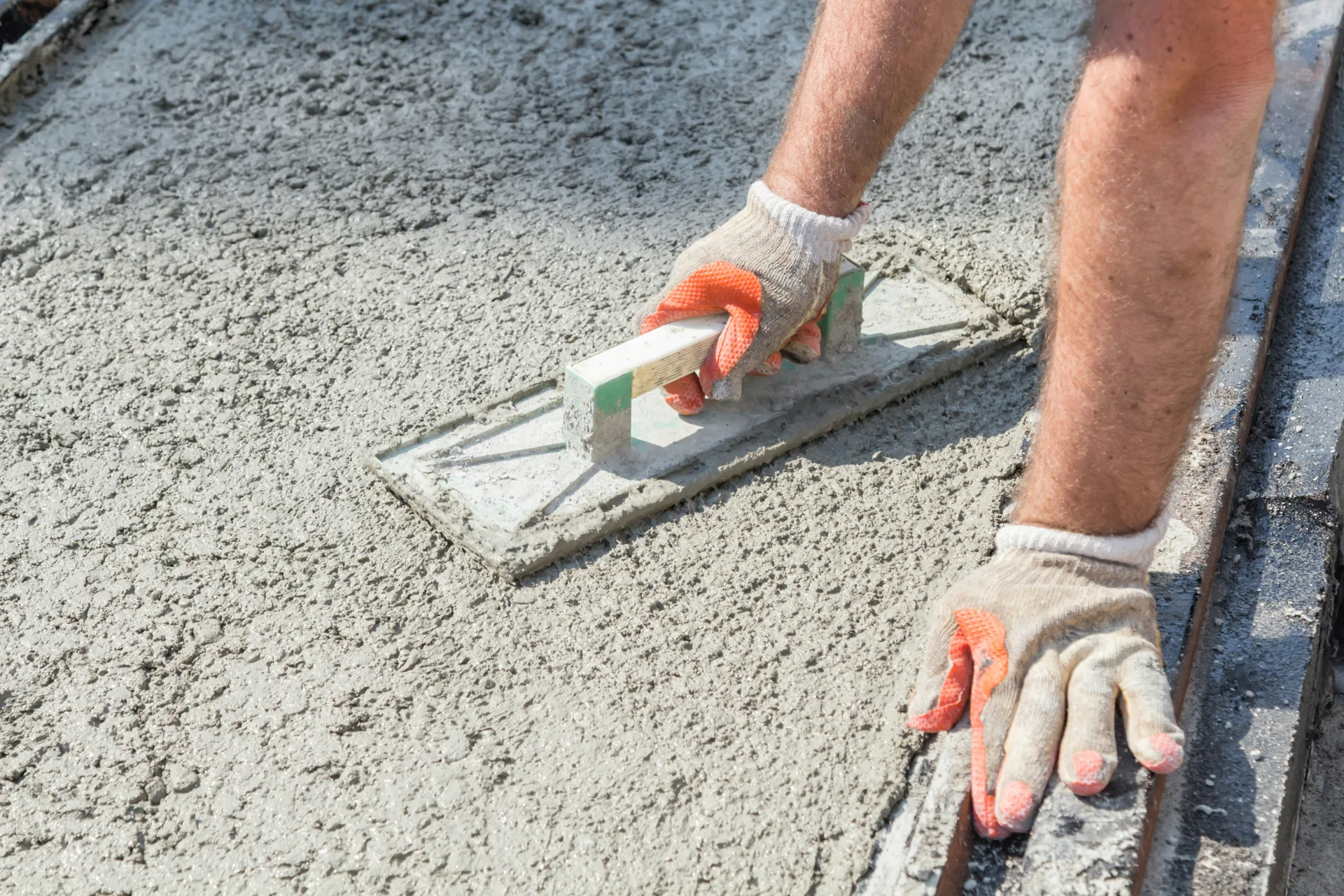 Laticrete underlayment being floated for a Gatineau tile install