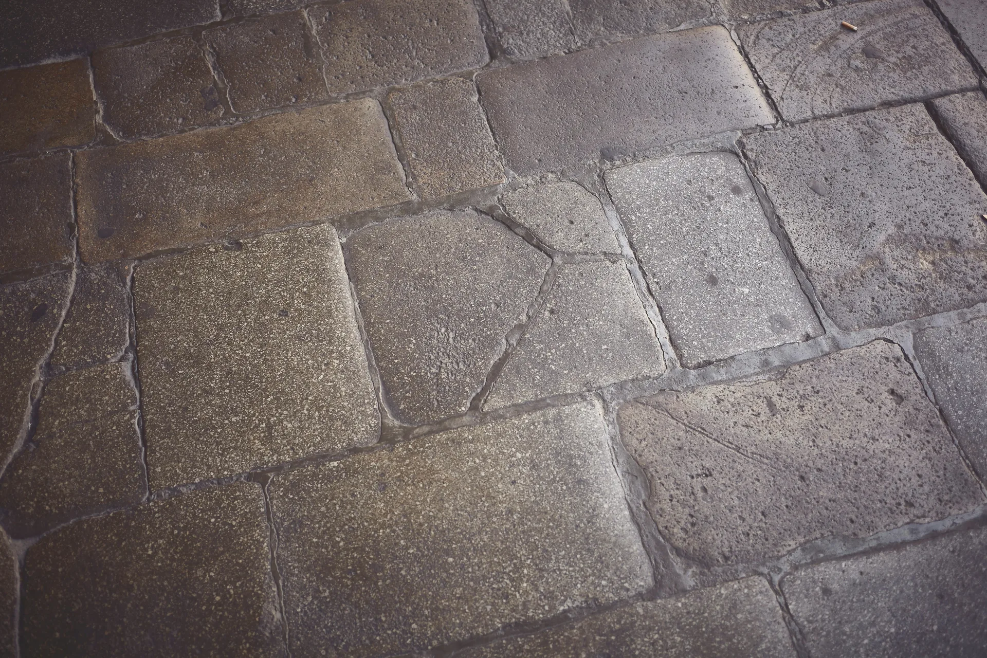 textured decorative concrete walkway at a Gatineau home