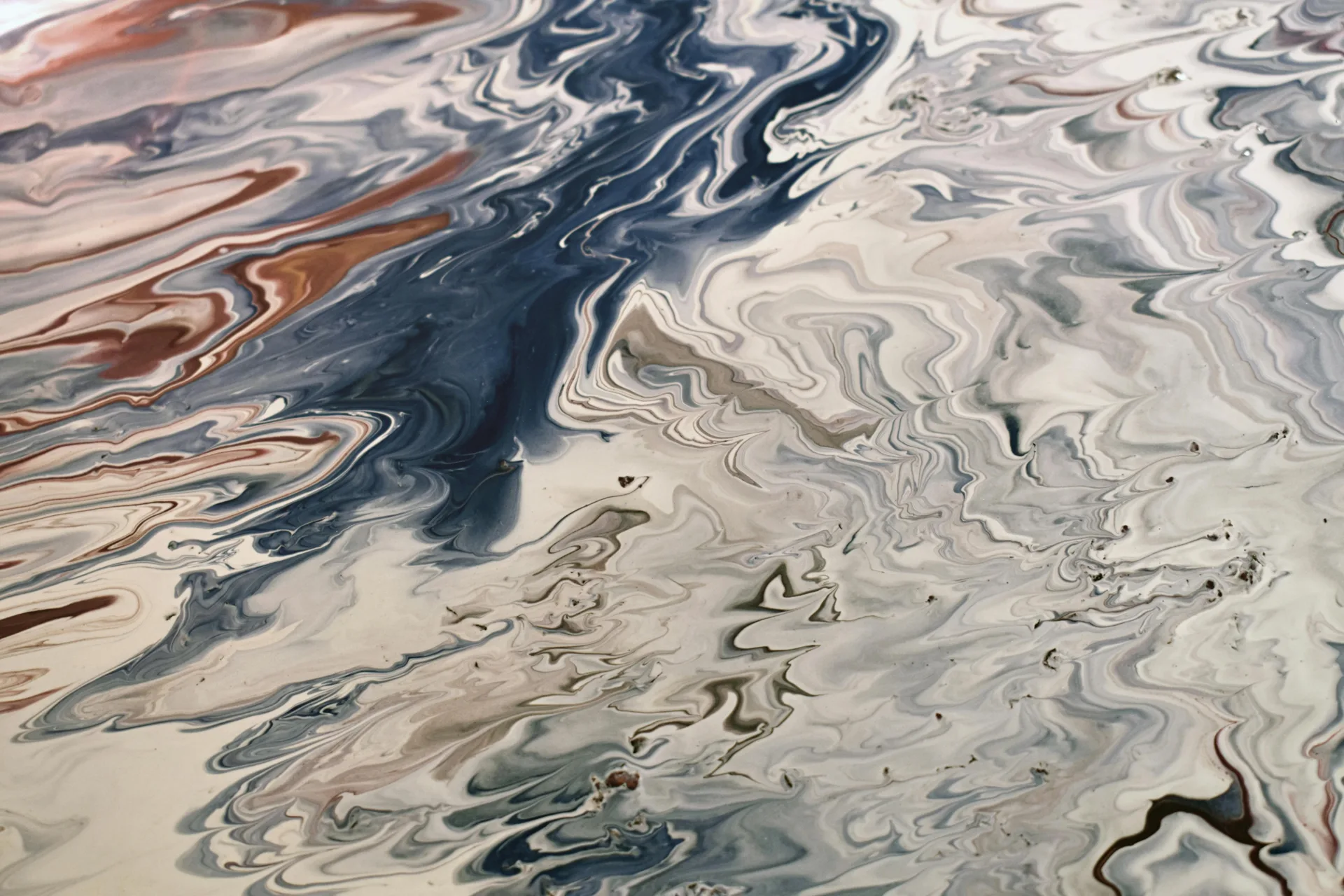 metallic epoxy garage floor with a swirl pattern in Gatineau