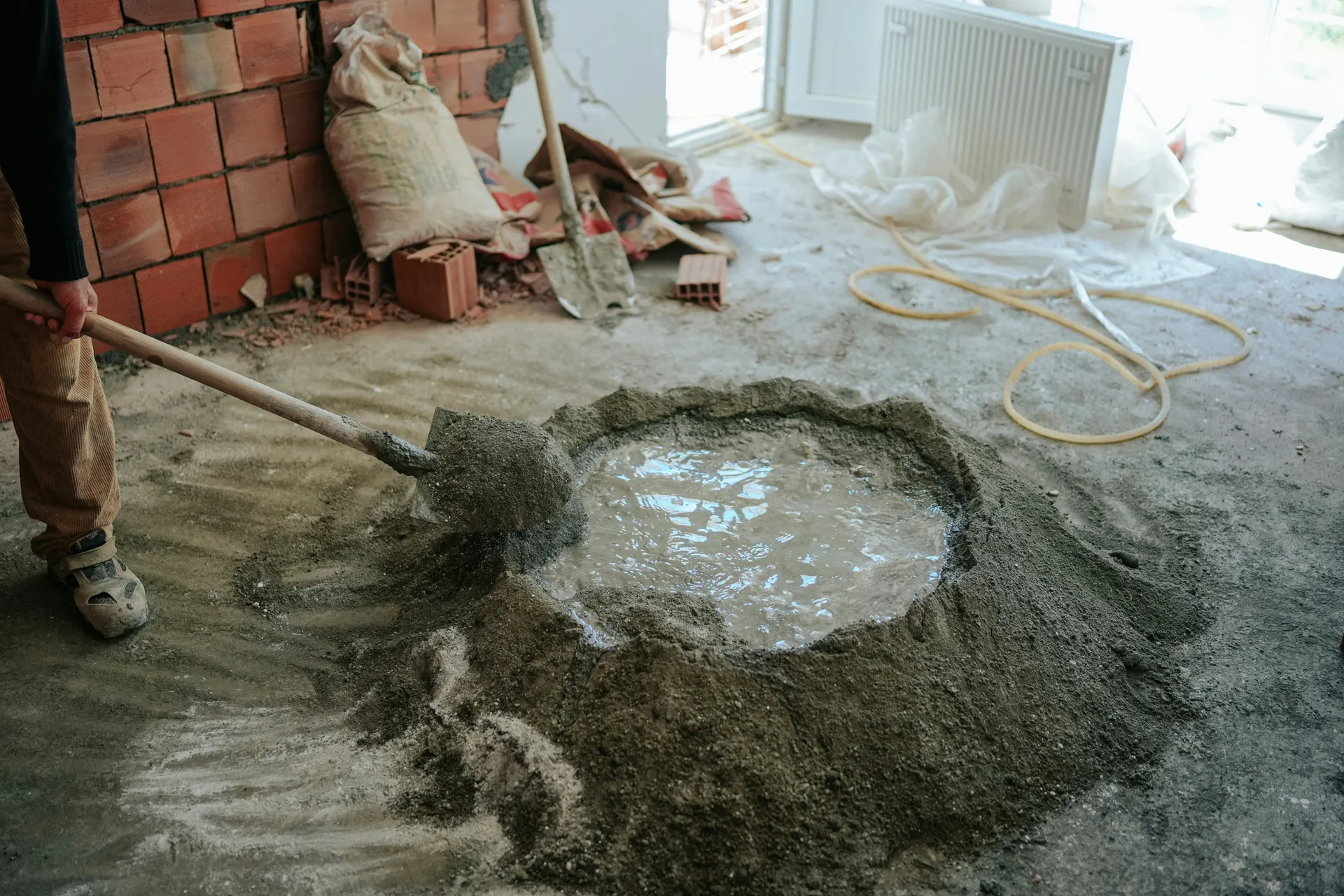 Quikrete mortar being hand-mixed on a Gatineau renovation