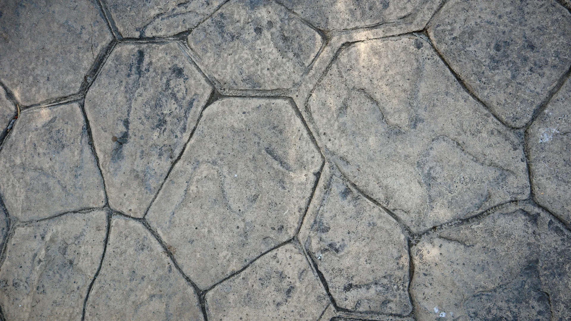 stamped concrete driveway in a fieldstone pattern in Gatineau